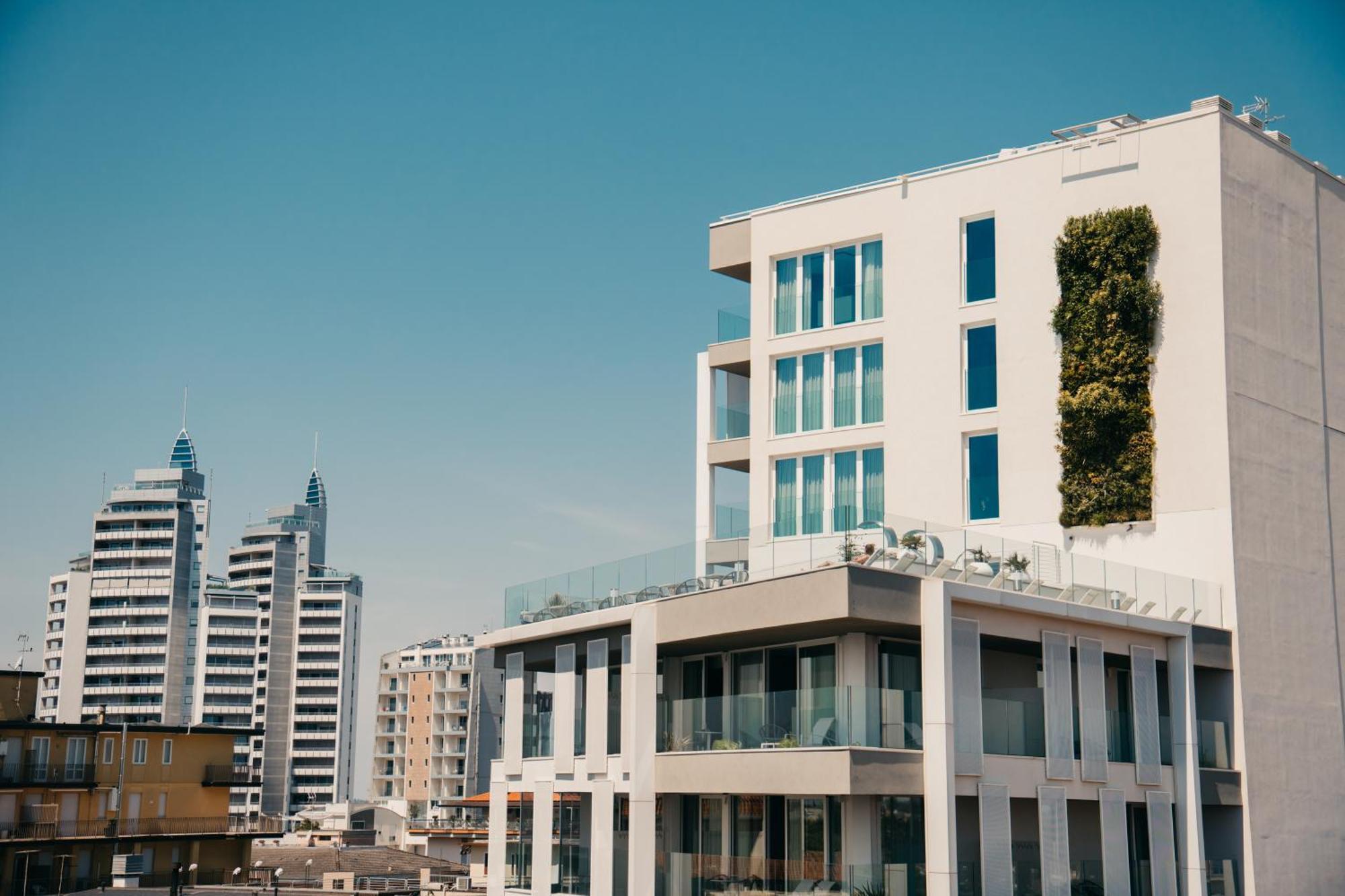 J44 Lifestyle Hotel Lido di Jesolo Exterior foto Residential buildings in Nicosia